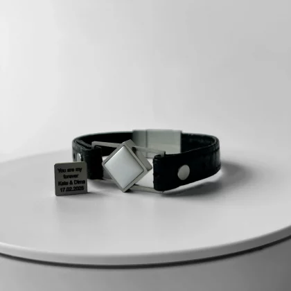 White Agate bracelet for women with minimalist design and engraved message – Jewel Cocktail